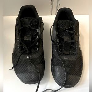 Women Nike Metcons. Only worn 3/4 times. Size 8